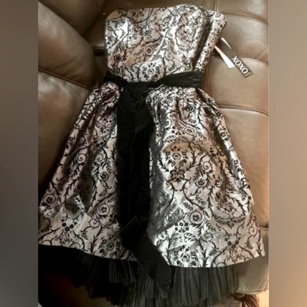 NWT XOXO Cocktail Dress. Silver/black with sparkles Size 13 juniors.
